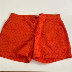 Old Navy women’s shorts size 4 with 5 inch inseam. Eyelet